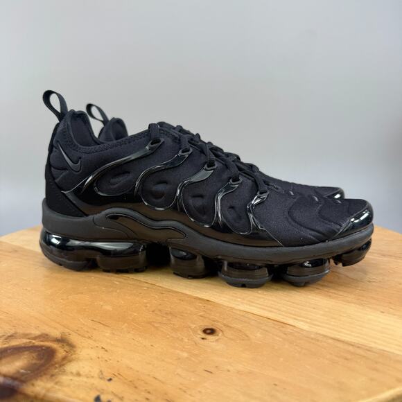 Mens 7 / 8.5W - Nike Air Max Vapormax Plus Shoes Triple Black 924453-004 NEW - Picture 1 of 9
